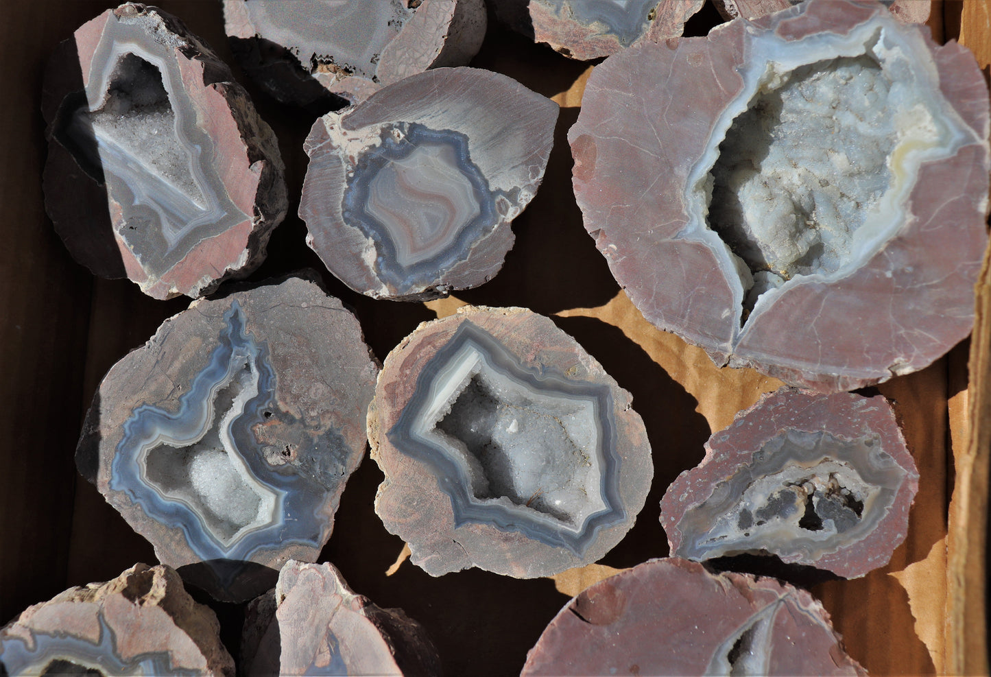 16 count flat of $30 Deming thunderegg halves