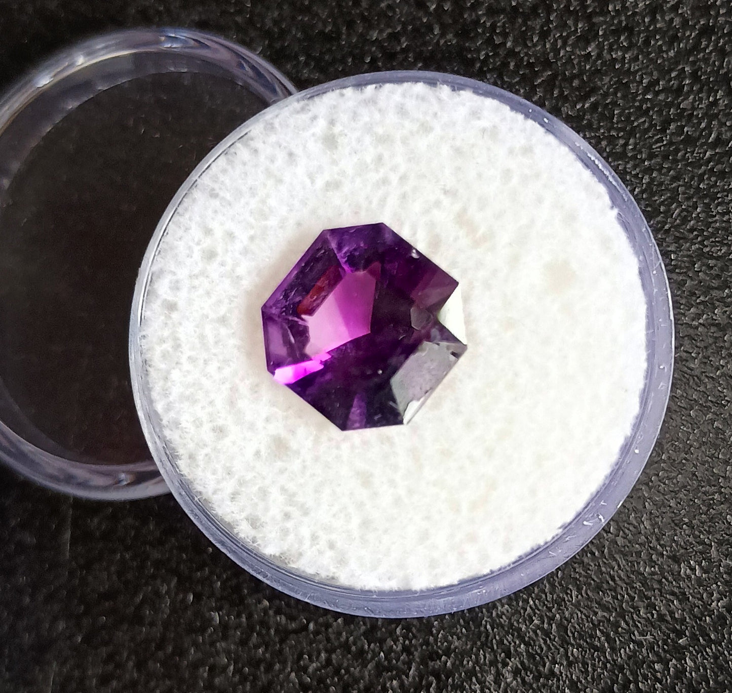 HBM-FS-08  Beatiful Faceted Amethyst Gemstone