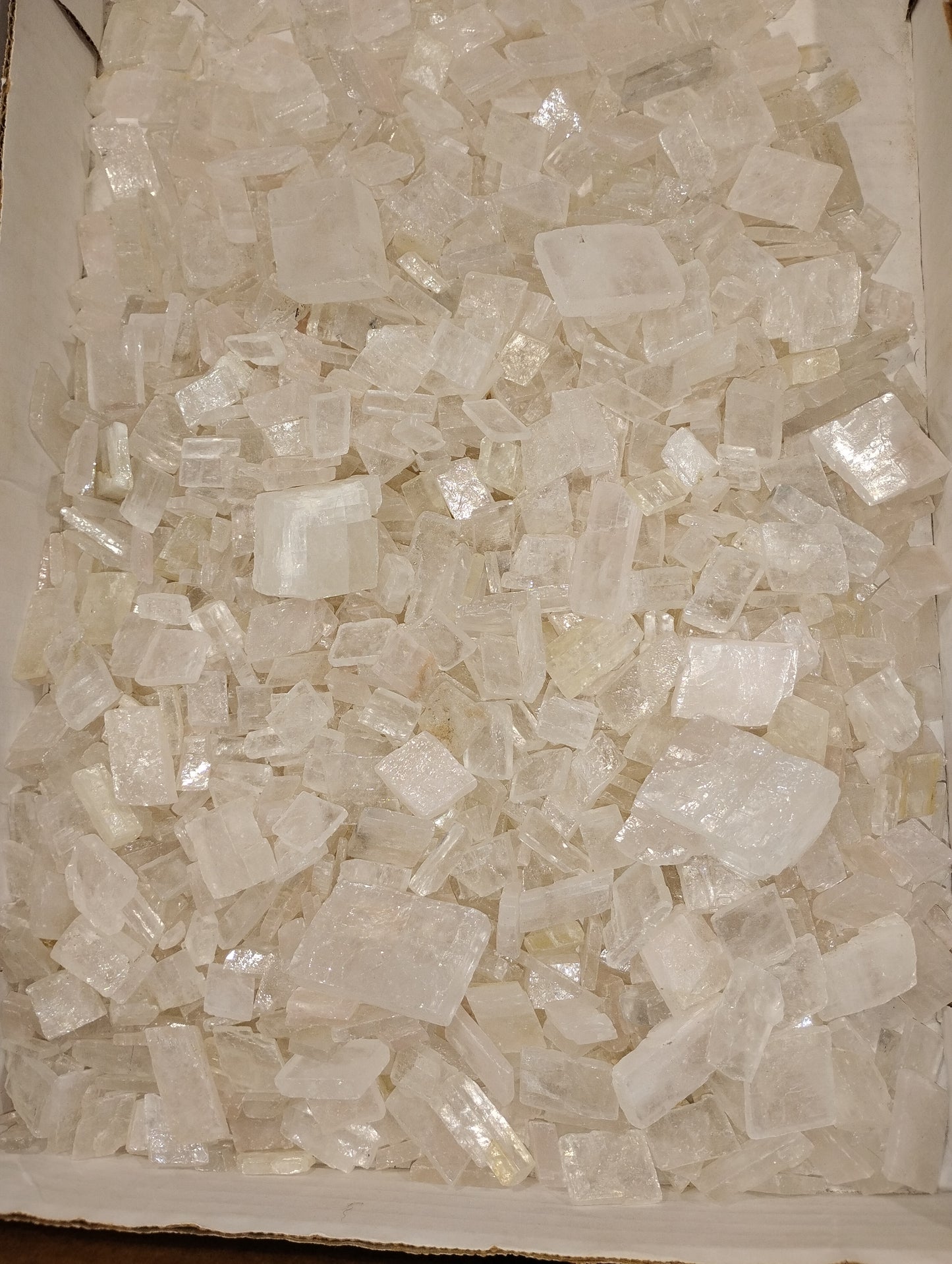 UV reactive Optical Calcite