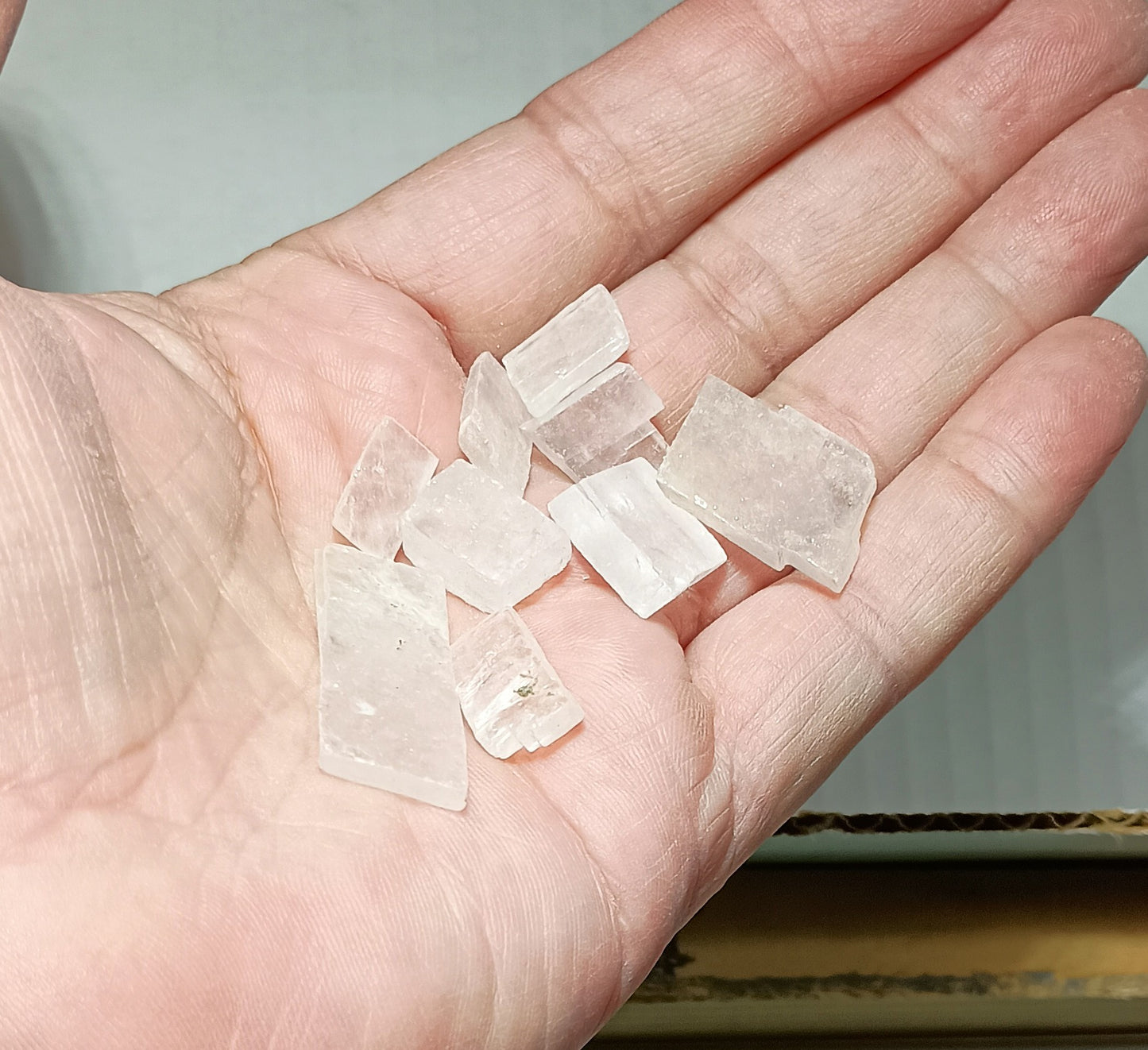 UV reactive Optical Calcite